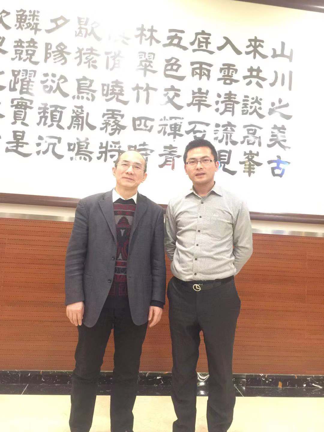 國(guó)家投資項(xiàng)目評(píng)審中心副主任黃陽發(fā)與潘總合影